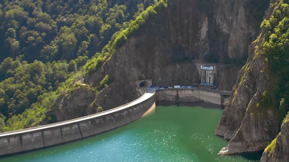 Lacul Vidraru va fi golit complet. Ce s-ar putea găsi în adâncul apelor