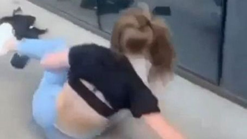 Fata unui preot din Iași a fost bătută cu brutalitate de o handbalistă