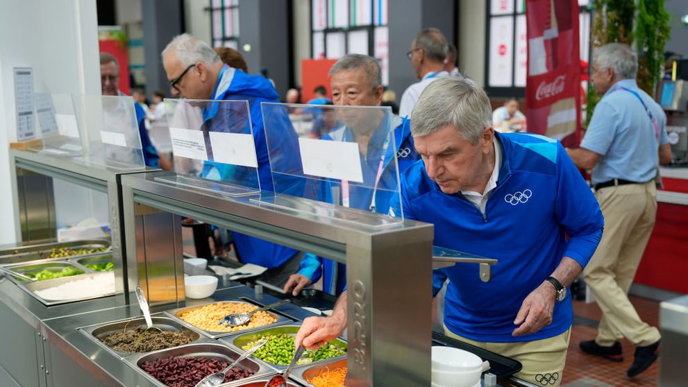 Viermi în mâncare la Jocurile Olimpice. Un sportiv american, îngrozit de ce a găsit în mâncarea din satul olimpic