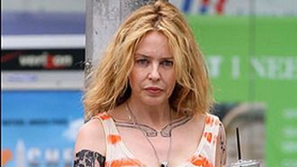 Kylie Minogue, nemachiata si plina de tatuaje pe strazile New-York-ului