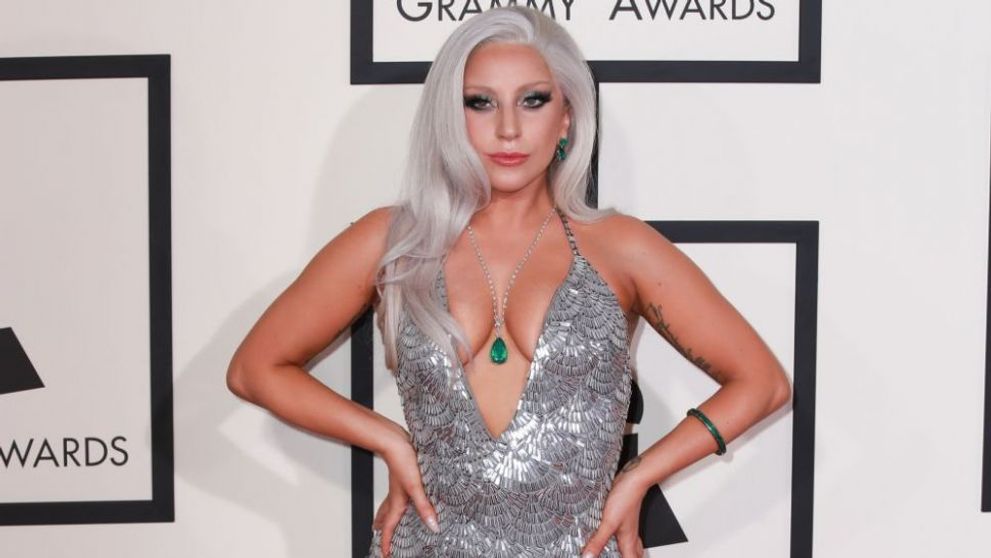Lady Gaga nu mai arata asa. Vedeta s-a tuns scurt si s-a vopsit bruneta