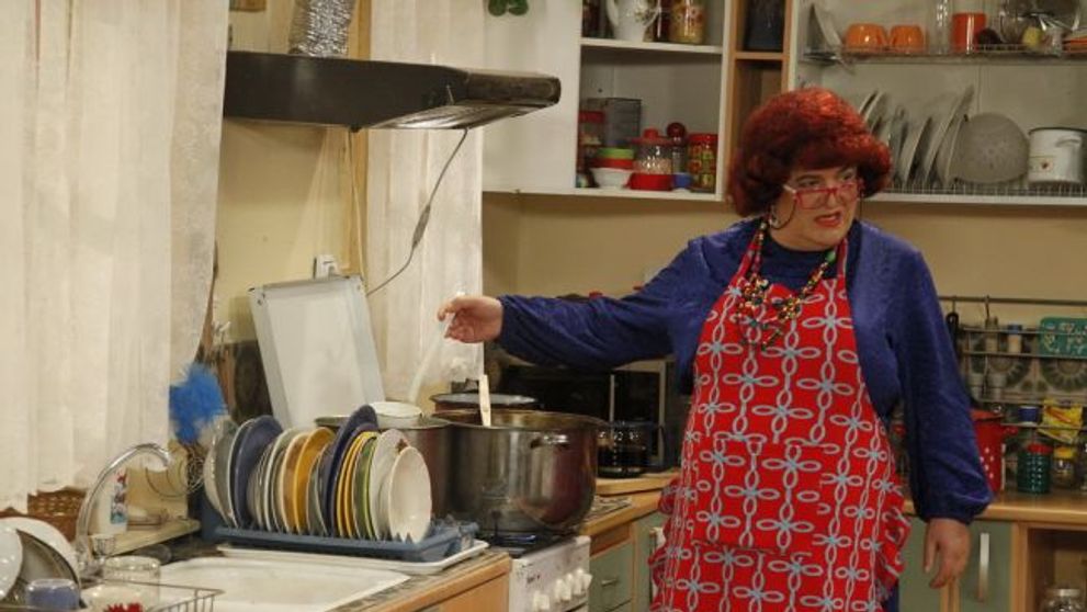 Aschia nu sare departe de Tanti Florica! De miercuri, de la 21:30, comedia revine la ProTV