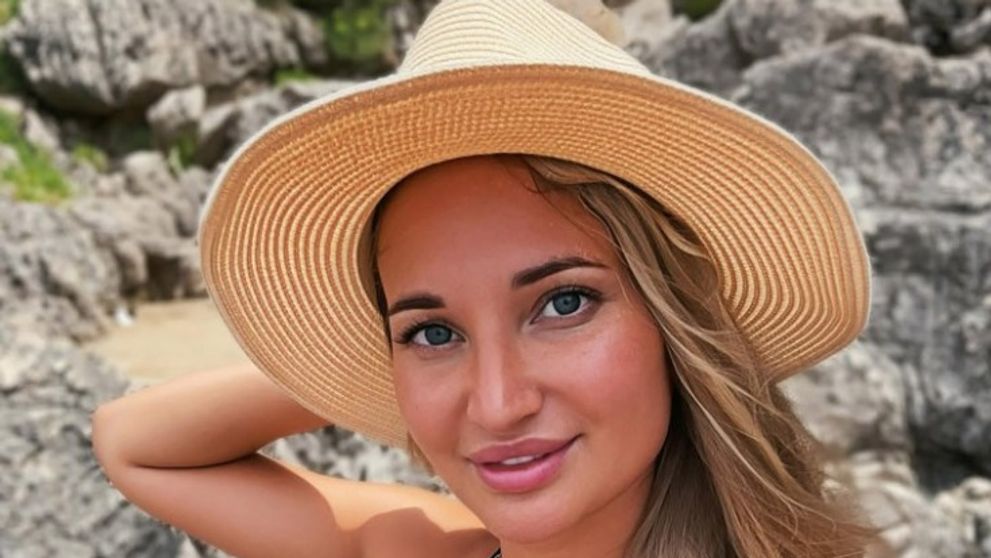 Celebra infuenceriță Julia a murit fulgerător la 38 de ani, după o intervenție estetică la o clinică de elită! Femeia, mama unei fetițe de doar câțiva ani, s-a stins la câteva ore după ce a postat pe internet