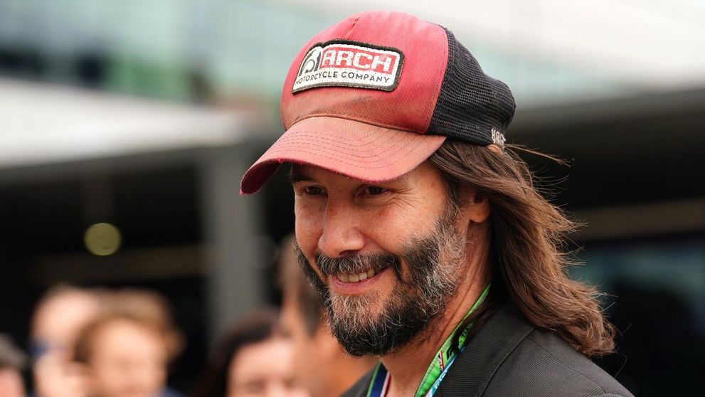 Cum să nu-l iubești! Ce a făcut Keanu Reeves după ce un puști l-a recunoscut în aeroport și i-a cerut un autograf
