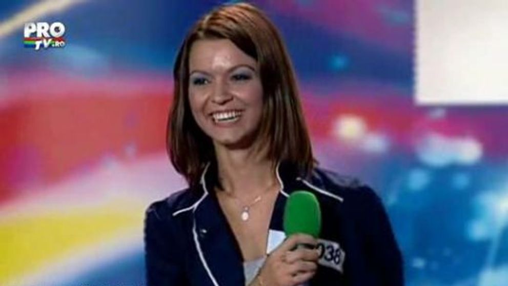 Vorbeste rapid invers in romana, franceza si engleza! Talent uluitor! VIDEO