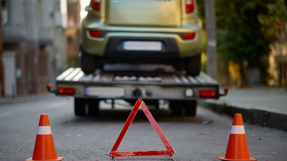 (P) Ce faci când ți se strică mașina în trafic? Soluții rapide de tractari auto București