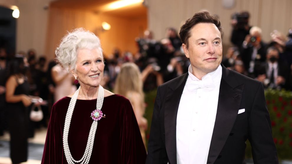 Mama lui Elon Musk, hărțuită de o româncă! Ce mesaje a primit Maye Musk de când fiul său a intrat în politică alături de Donald Trump: „Cum te simți știind că...”