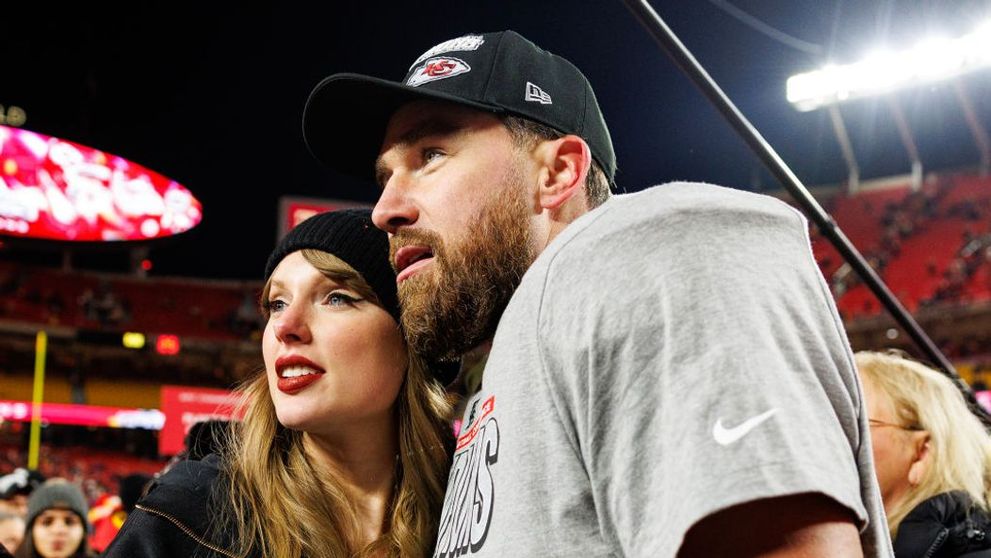 Taylor Swift, gravidă cu Travis Kelce? ”Soacra” ar fi dat-o de gol, într-o postare pe Facebook: ”Travis o să fie un tată minunat”