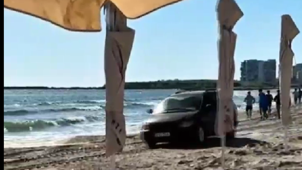 Femeia care s-a plimbat cu maşina pe plaja din Mamaia a ieșit pozitiv la DrugTest. Era însoțită de doi copii - VIDEO