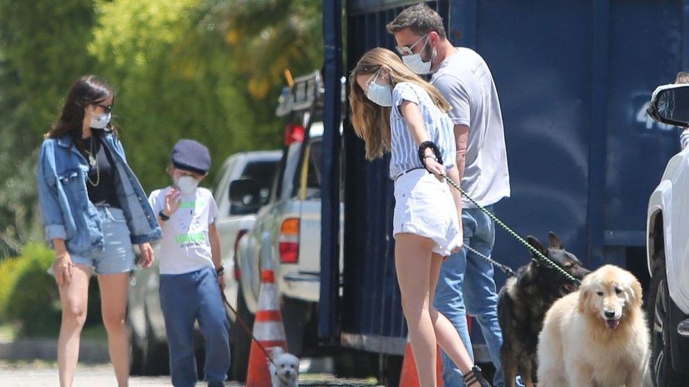 Ana de Armas, la plimbare cu copiii iubitului Ben Affleck