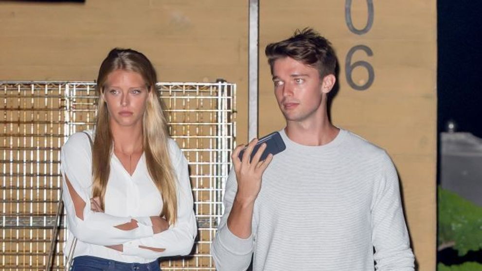 Fiul lui Schwarzenegger si iubita sa blonda, unul dintre cele mai sexy cupluri de vedete. Cum au fost fotografiati cei doi