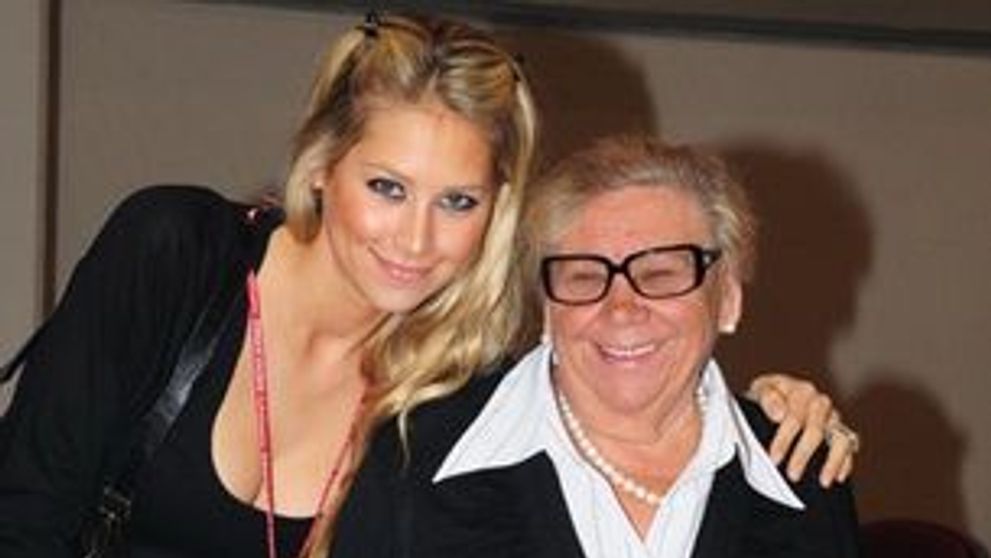 Anna Kournikova si bunica ei il admira neconditionat pe Enrique Iglesias - 14 nominalizari la Billboard de la Musica Latina FOTO si VIDEO