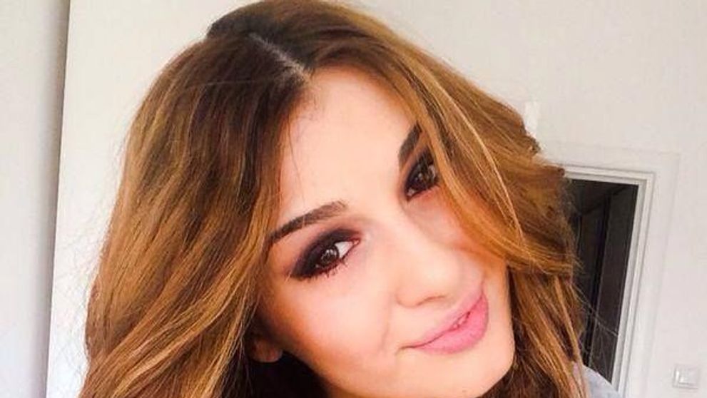 Nu a mai avut niciodata parul atat de inchis la culoare. Alina Eremia s-a facut pentru prima data bruneta - FOTO