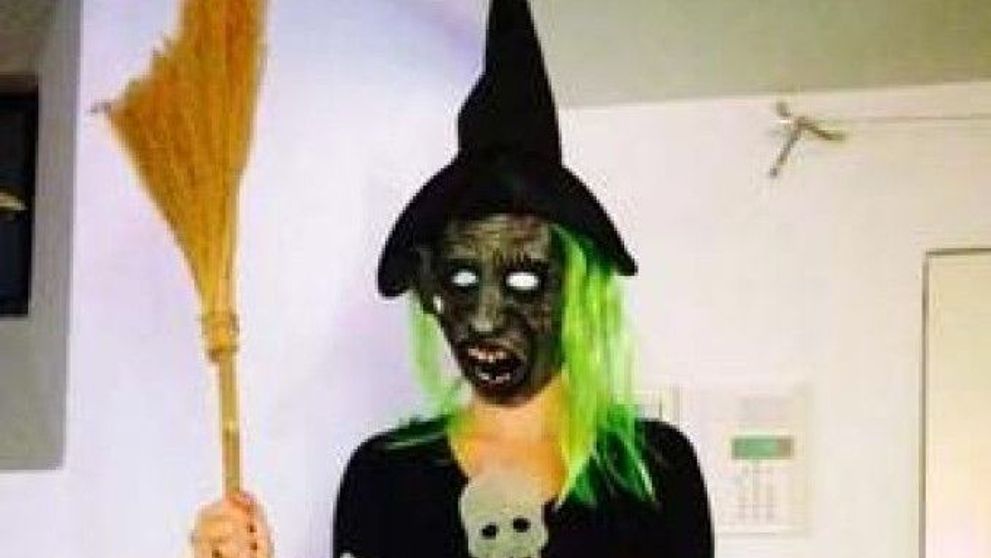 Andreea Esca s-a deghizat asa de Halloween si nimeni nu a mai recunoscut-o. Cum s-au costumat Nicole Cherry, Andreea Banica si Laura Cosoi