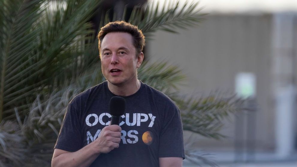 Un român oferă 10.000 de euro dacă cineva îi poate confirma că Elon Musk a fost în România