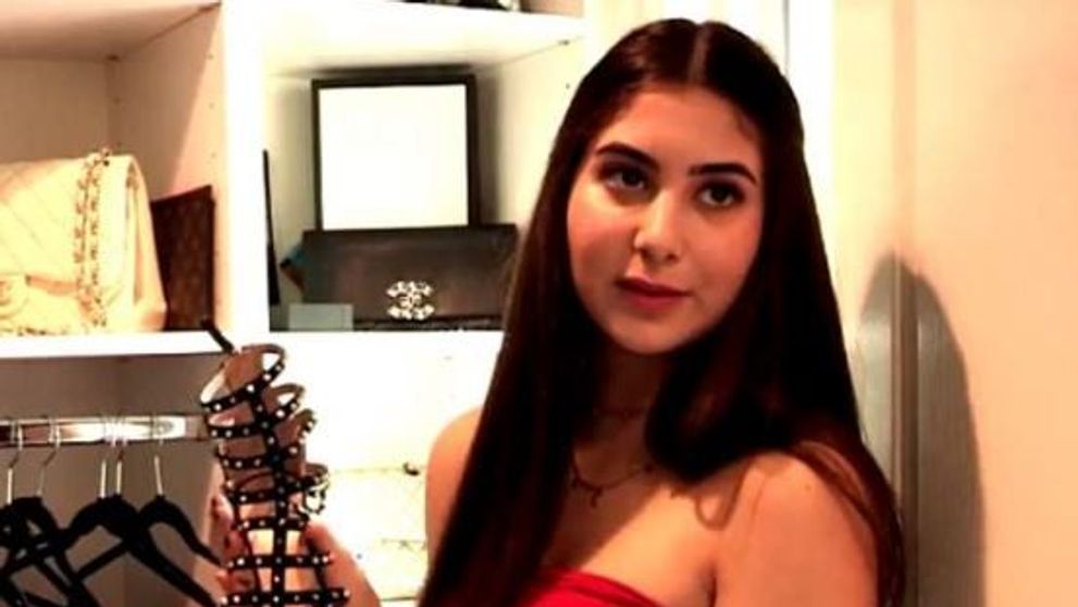 Ce viata duce tanara care se plange ca mama ei o forteaza sa duca o viata de taranca, cu doar 1000$ pe luna