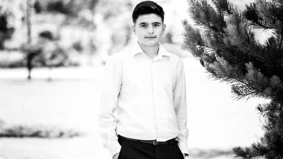 El este tânărul de 20 de ani care a murit în timpul unei vacanțe în Delta Dunării: „O parte din noi s-a rupt”. Sebastian era fotbalist și proaspăt student la Medicină