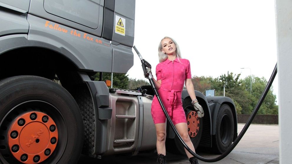 O tânără din Hunedoara a uimit pe toată lumea cu job-ul ei! Cu ce se ocupă Loredana Zainea în Marea Britanie