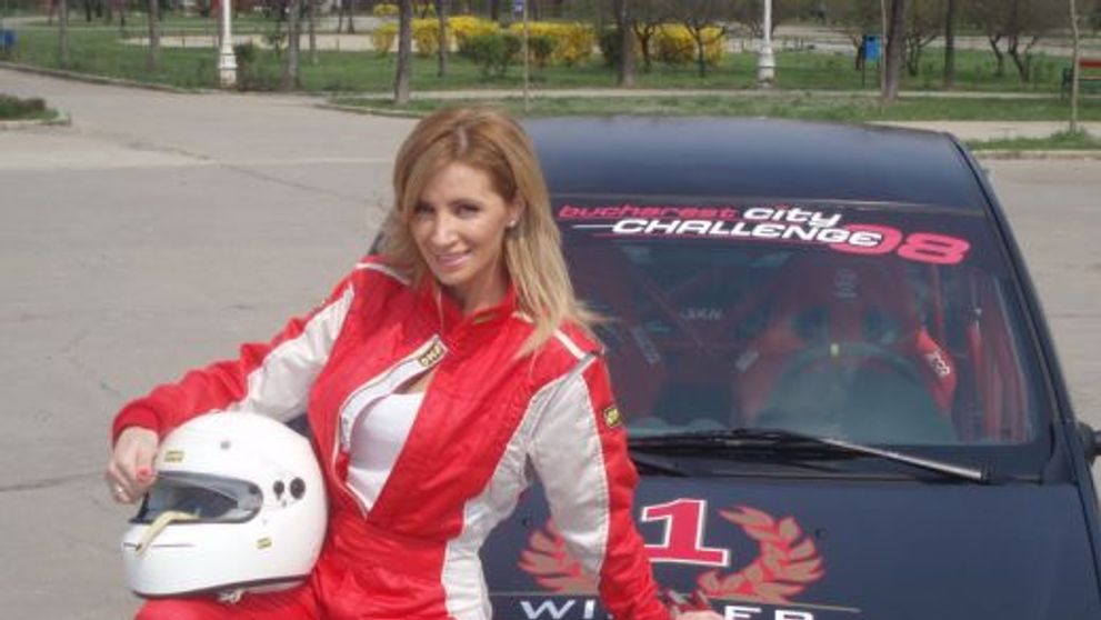 Iepurasul Playboy impatimit de viteza, Andreea Necula, la ProMotor