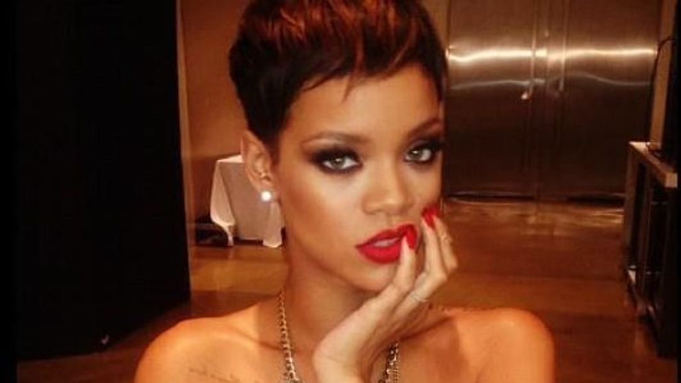 Rihanna confirma ceea ce fanii ei banuiau deja. Motivul pentru care s-a impacat cu fostul iubit, Chris Brown: