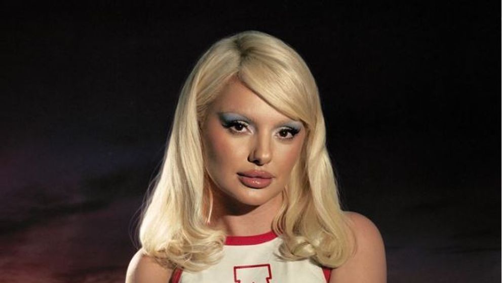 Alexandra Stan lansează noul single „Dancing in Marbella” în colaborare cu Sasha Lopez și Manuel Riva