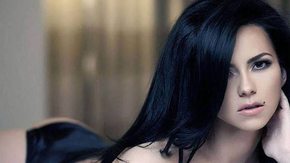 Inna si-a luat o asistenta personala super sexy. Cum arata tanara care ii indeplineste toate dorintele artistei