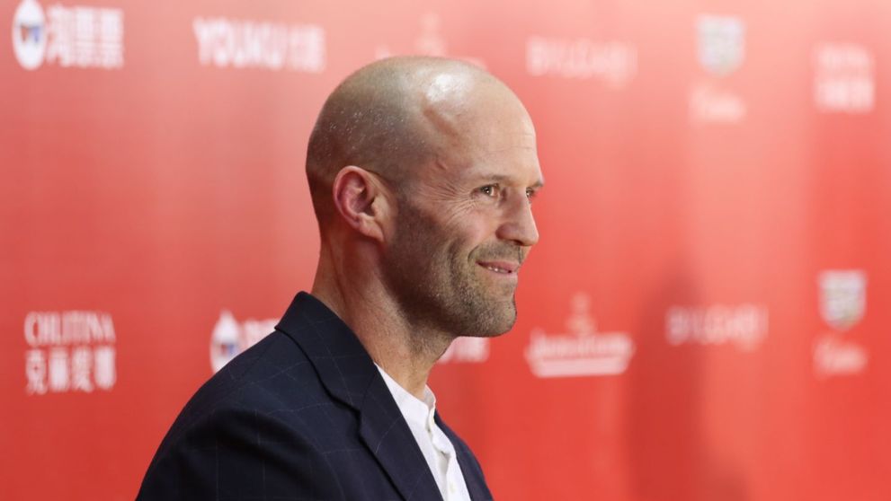 Jason Statham a fost nevoit sa înoate alături de 30 de rechini pentru noul film în care va debuta 