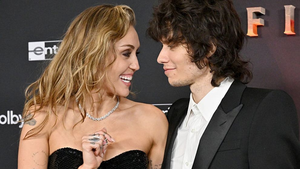 Miley Cyrus l-a dat uitării pe Liam Hemsworth și e pregătită să facă pasul cel mare! Artista s-a logodit cu muzicianul Maxx Morando