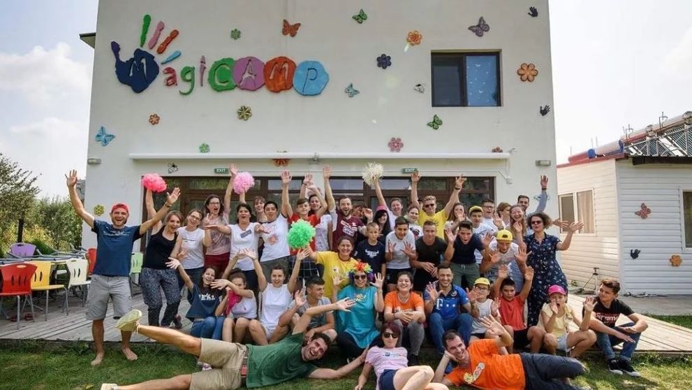 Pro Tv le-a donat copiilor de la MagiCamp jucării și cărți! Află cum poți ajuta și tu