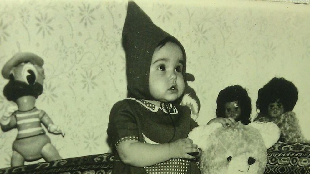 Era o fetita simpatica, iar acum a devenit una dintre cele mai sexy vedete din Romania. O recunosti?