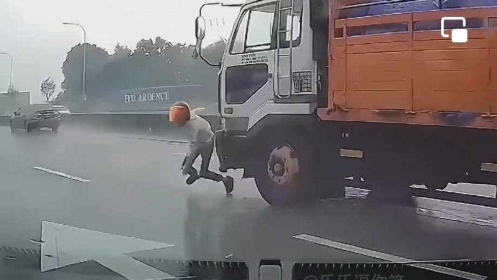 Au fost la o secundă să-și piardă viața! Oameni care au scăpat ca prin miracol de moarte: 