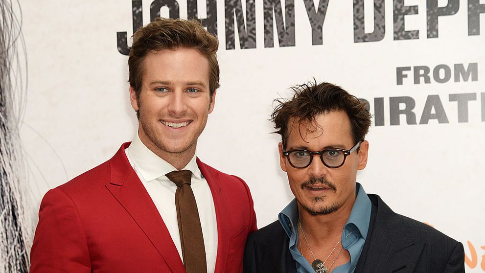 După ce a fost acuzat de canibalism, Armie Hammer șochează din nou. Ce i-a făcut, pe ascuns, lui Johnny Depp: ”Nu m-au mai lăsat lângă el după aceea...”