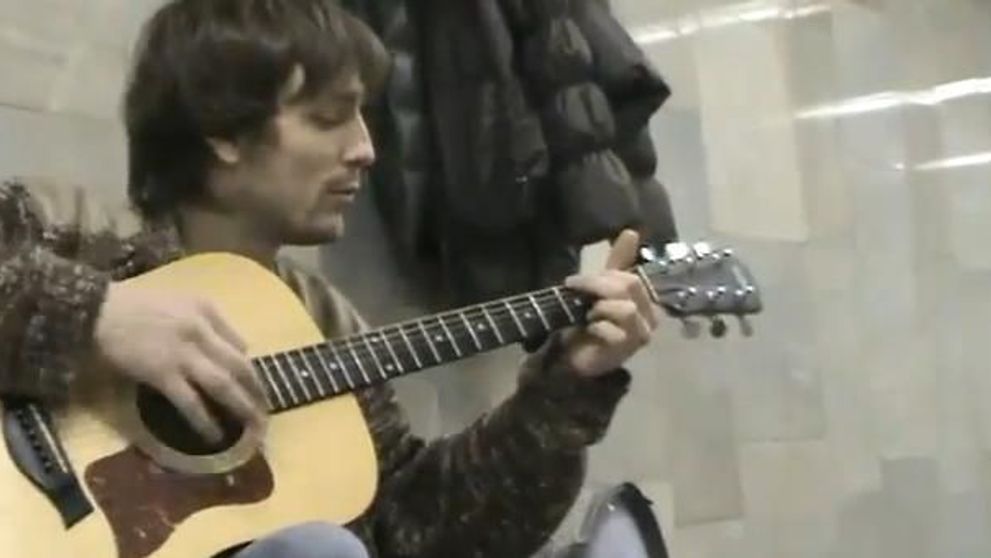 Un clip filmat cu telefonul mobil la metrou face senzatie pe net. De ce <span style=