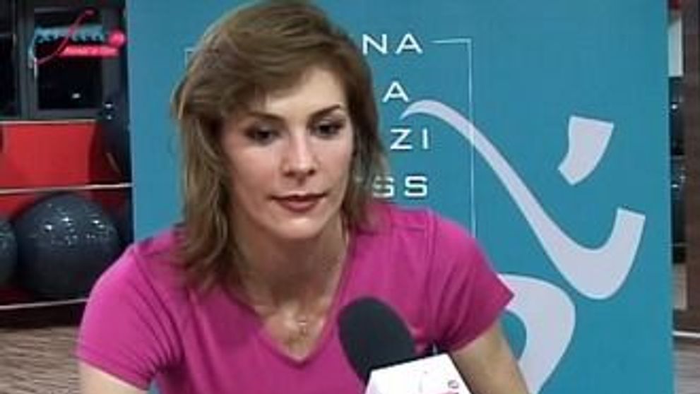 Roxana Ciuhulescu a renuntat la parasutism si alpinism pentru Kangoo Jumps! VIDEO