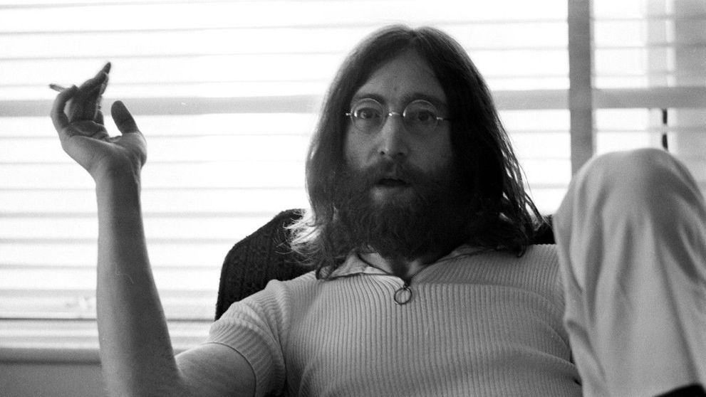 John Lennon a avut o aventură cu o asistentă, pusă la cale de Yoko Ono