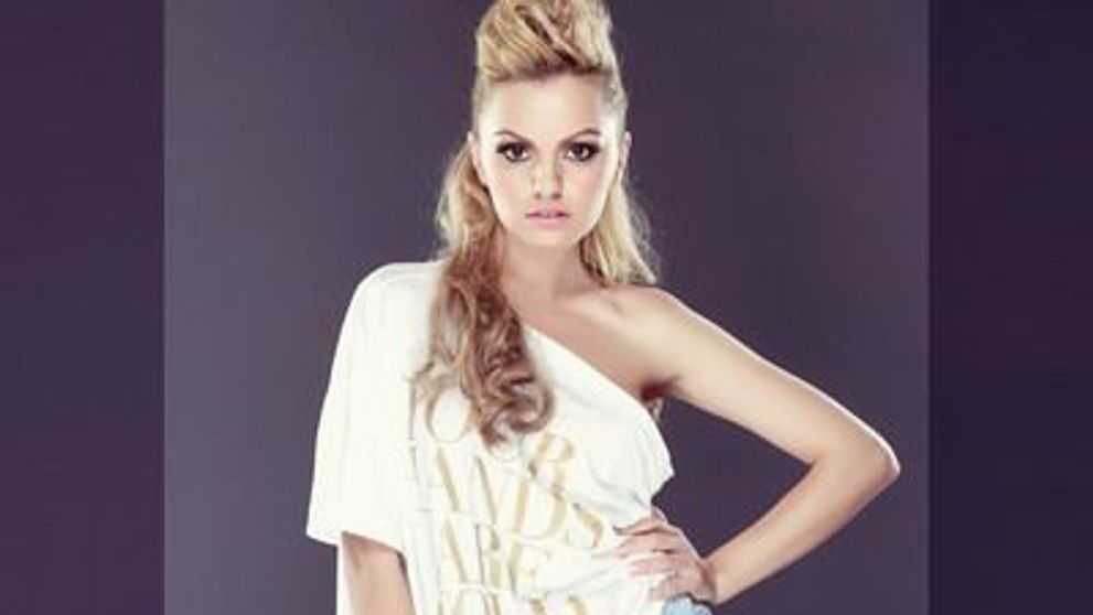 Voteaza Alexandra Stan la Best Romanian Act si artista poate ajunge in 