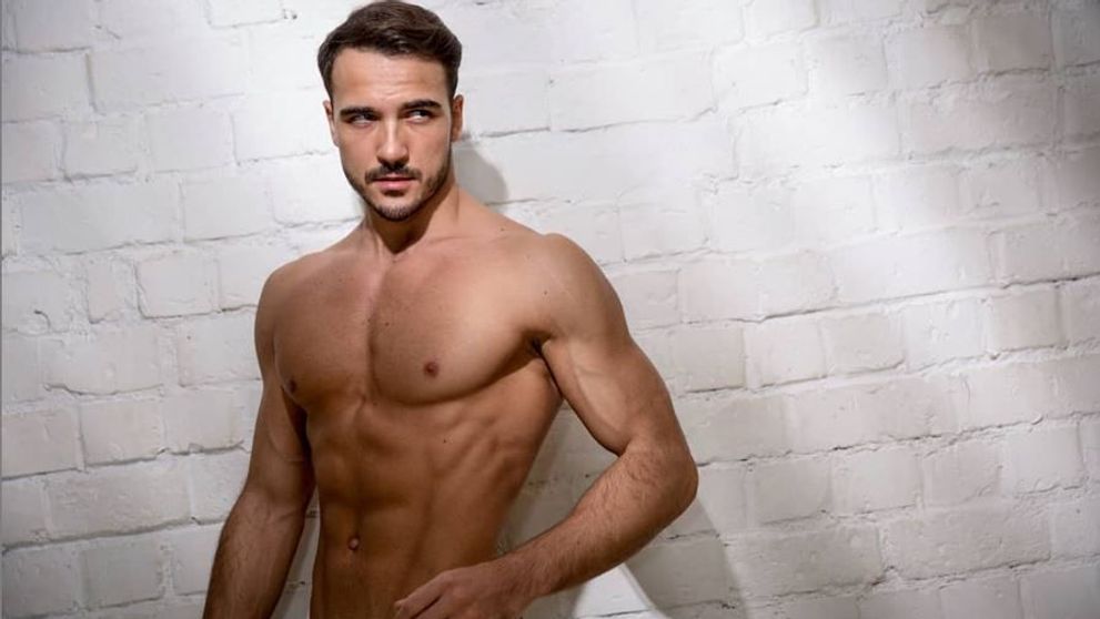 Cine este Matei Negrescu, noul-venit din FERMA. De cine s-a îndrăgostit actorul de 31 de ani