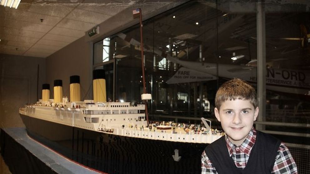 Adolescentul cu autism care a construit cea mai mare replică din lume a Titanicului. A folosit peste 56 000 de piese LEGO