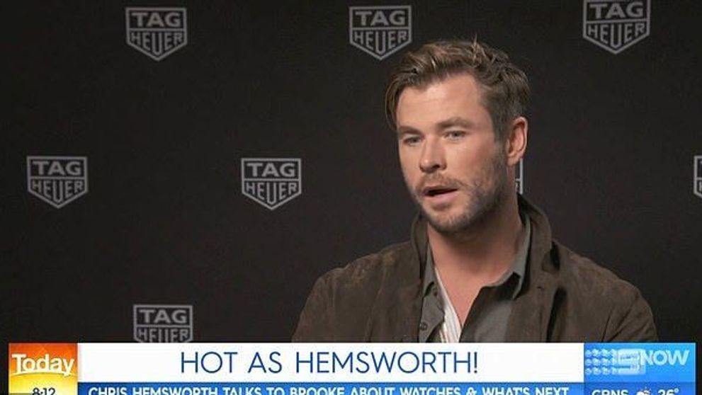 Reacția lui Chris Hemsworth când o jurnalistă flirtează cu el în timpul unui interviu TV