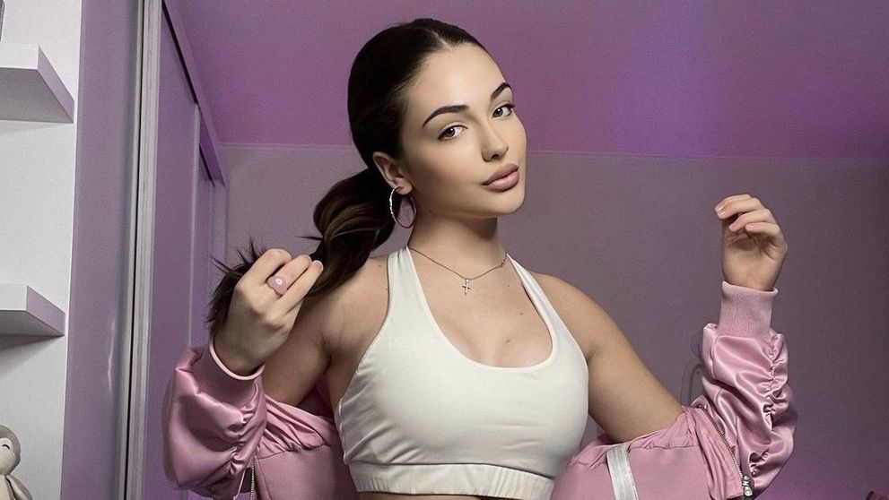 Andreea Bostanica iși caută iubit în cel mai recent videoclip